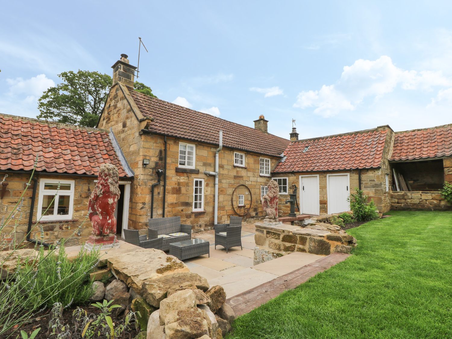 Outside space Webstone House Thimbleby ( Ref 1012313 ) Holiday cottage in Thimbleby North Yorkshire for 4 people