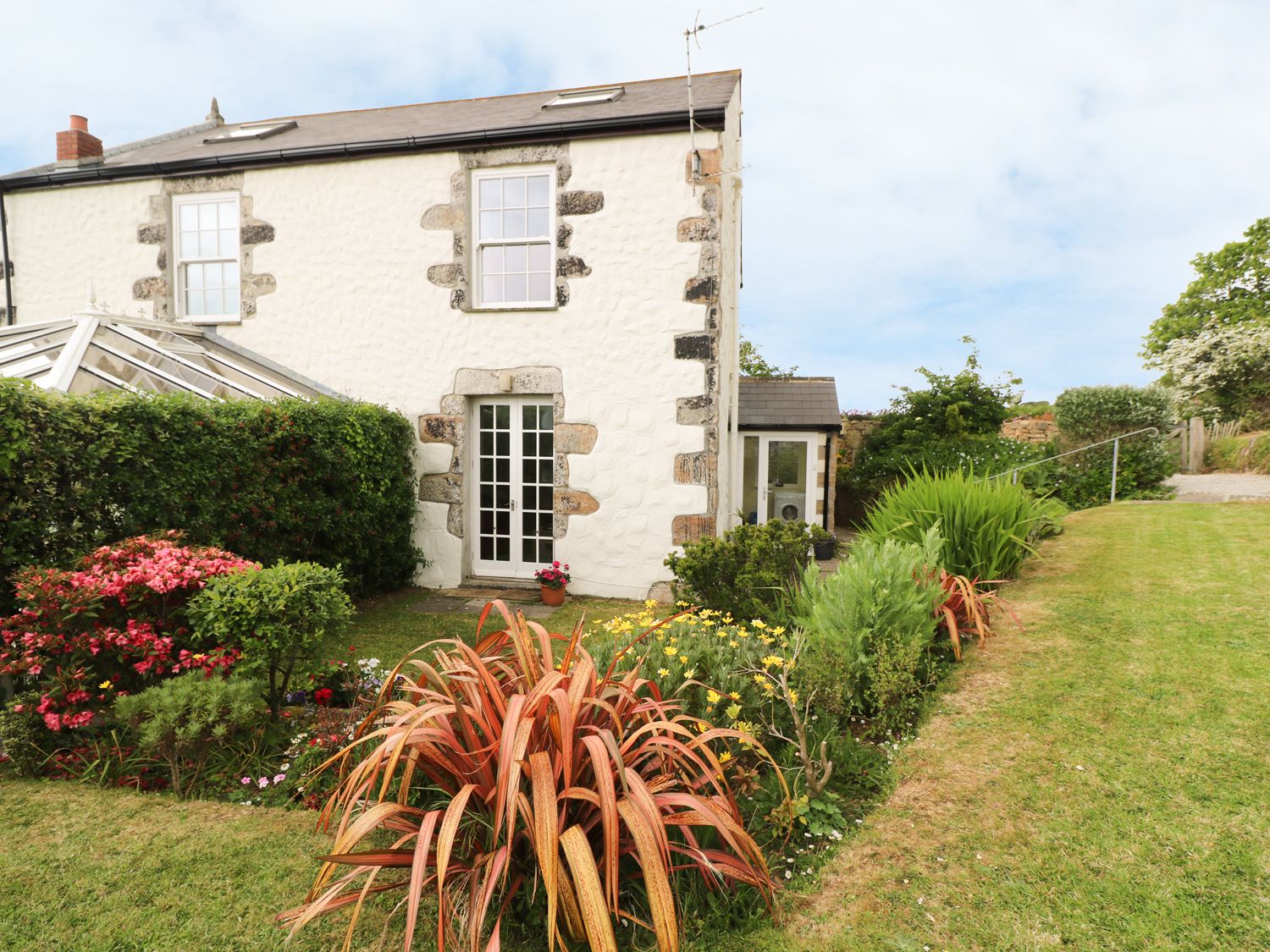 Detached cottage