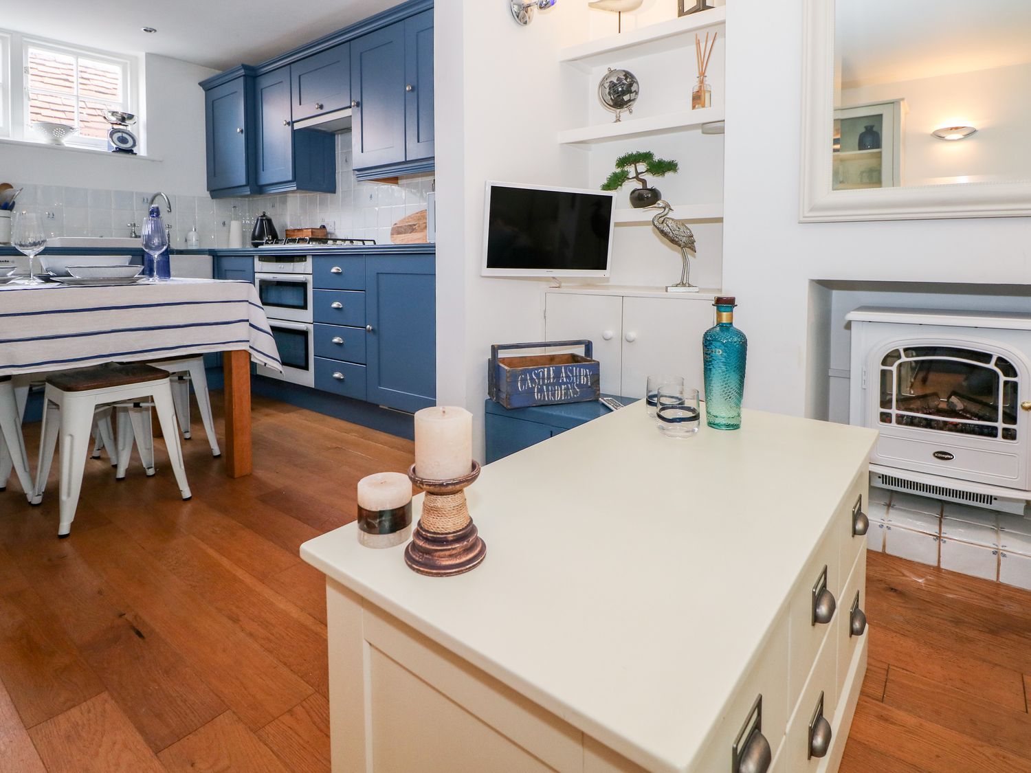 25 Captains Row, Lymington