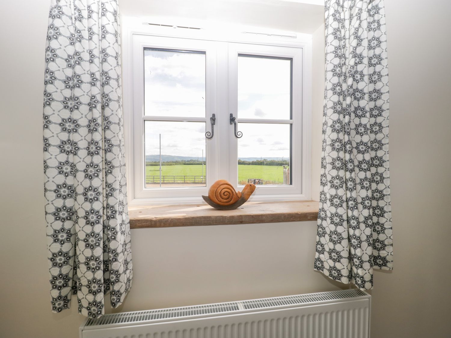 Cosy Rook, Rooks Bridge