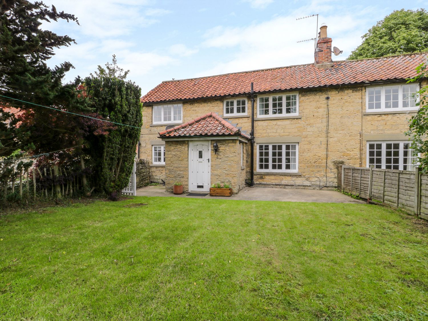 PINE COTTAGE, Snainton 