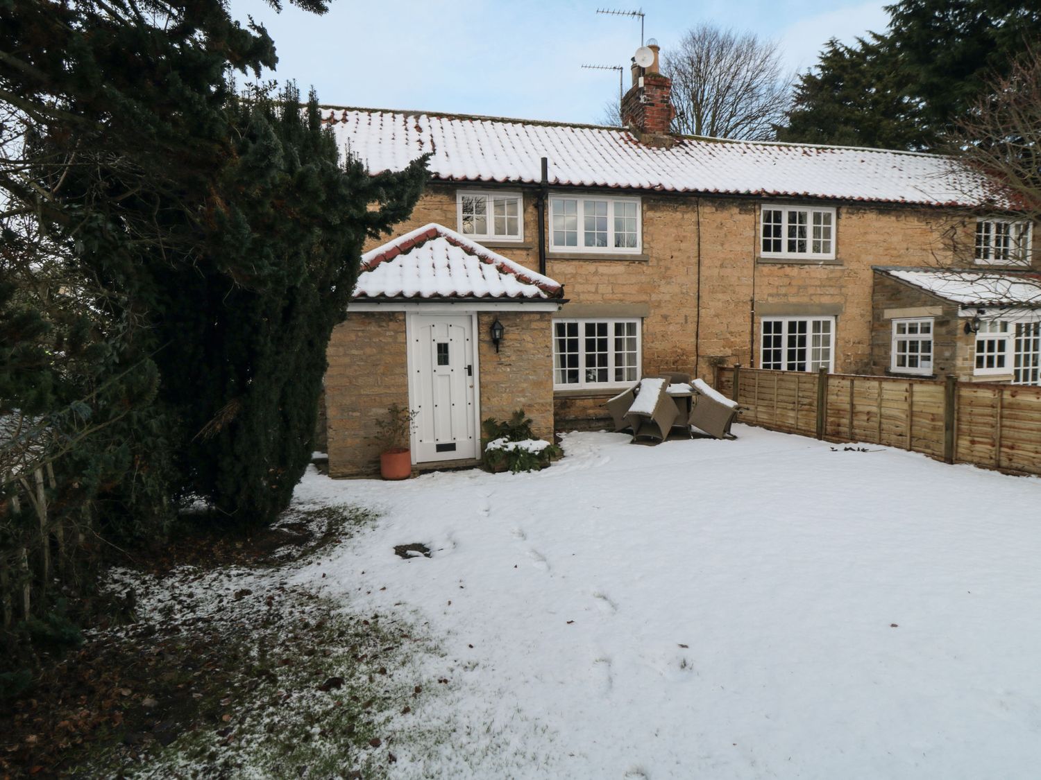 PINE COTTAGE, Snainton 