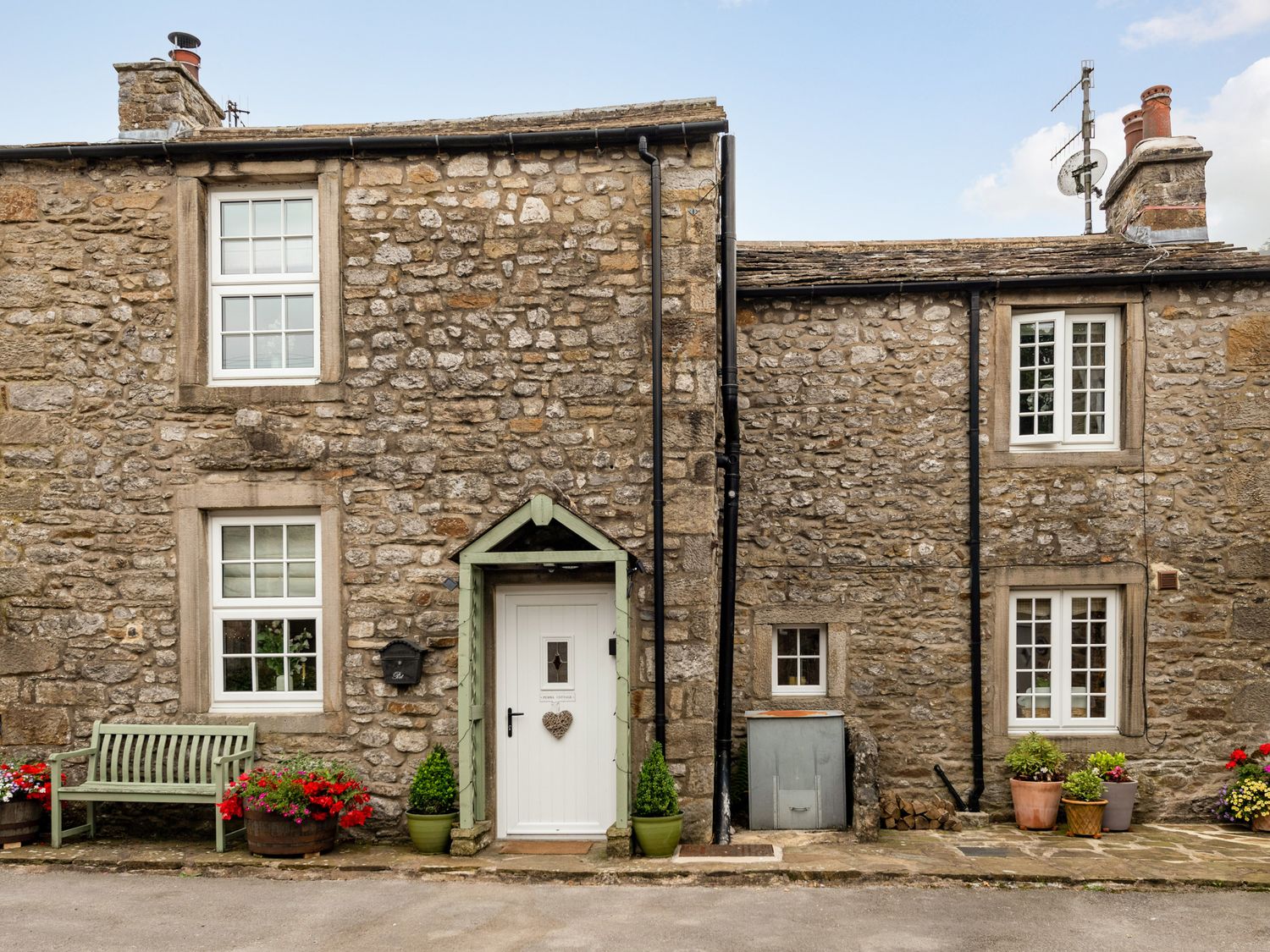 Pemba Cottage ( Ref 1016674 ) Threshfield holiday cottage near Grassington North Yorkshire sleeps 4 guests