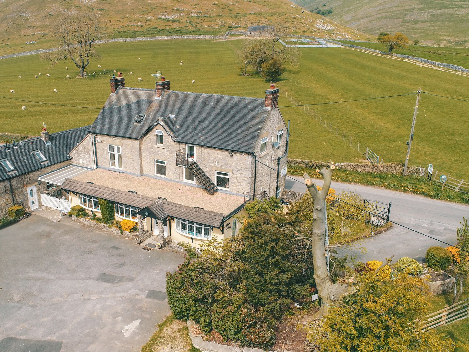 Hillcrest House Ashbourne Peak District Self Catering Holiday Cottage