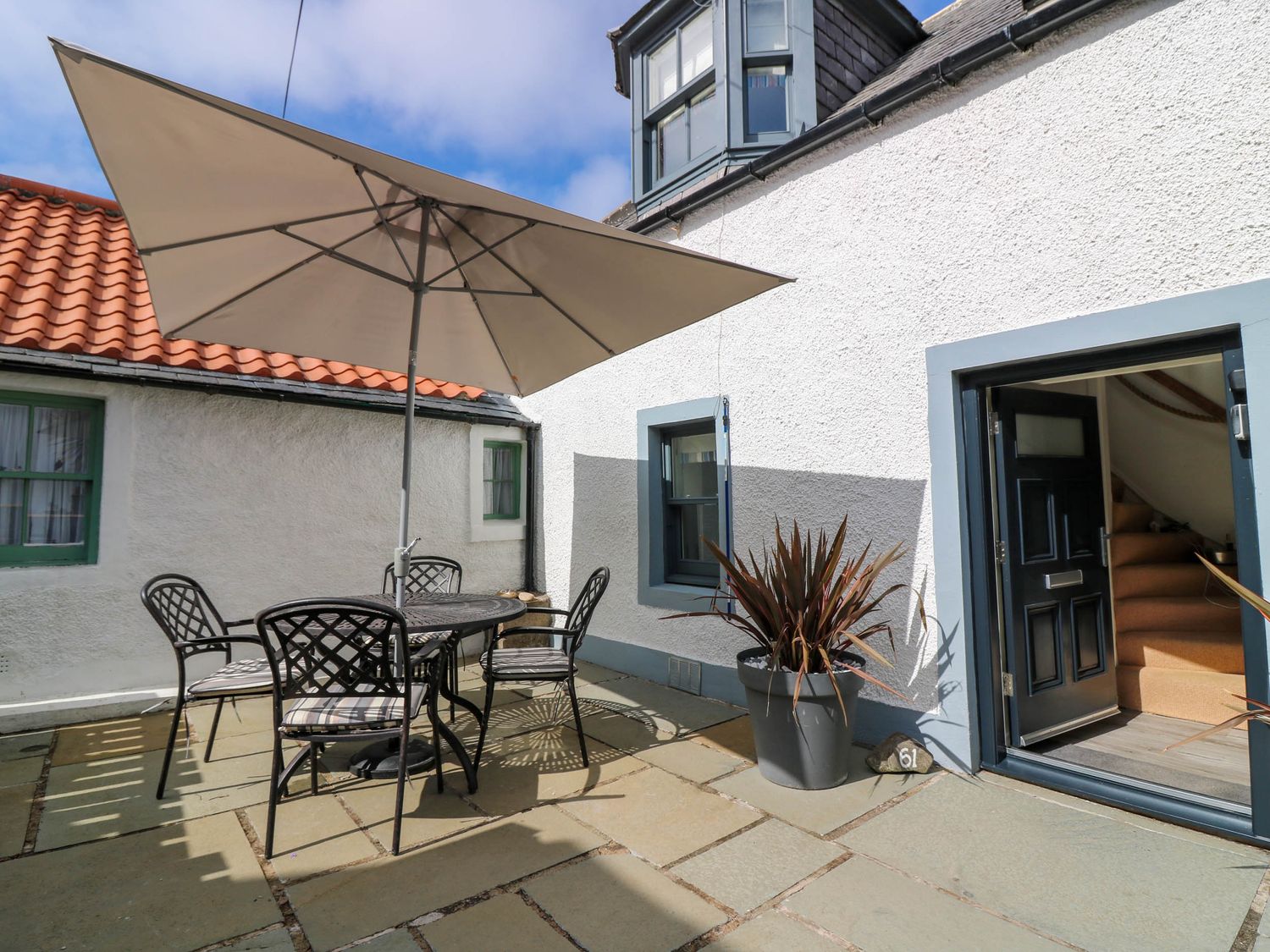 61 Seatown, Cullen