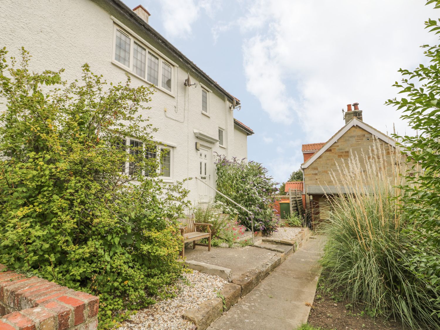 Stakesby House Apartment 3 Whitby ( Ref 1017003 ) Self catering accommodation in Whitby North Yorkshire