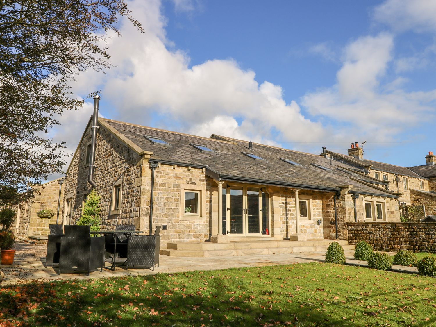 The Old Shippon Cowling ( Ref 1017543 ) Holiday Cottage in Cowling near Skipton sleeps 4 People - Holiday Accommodation near Yorkshire Dales