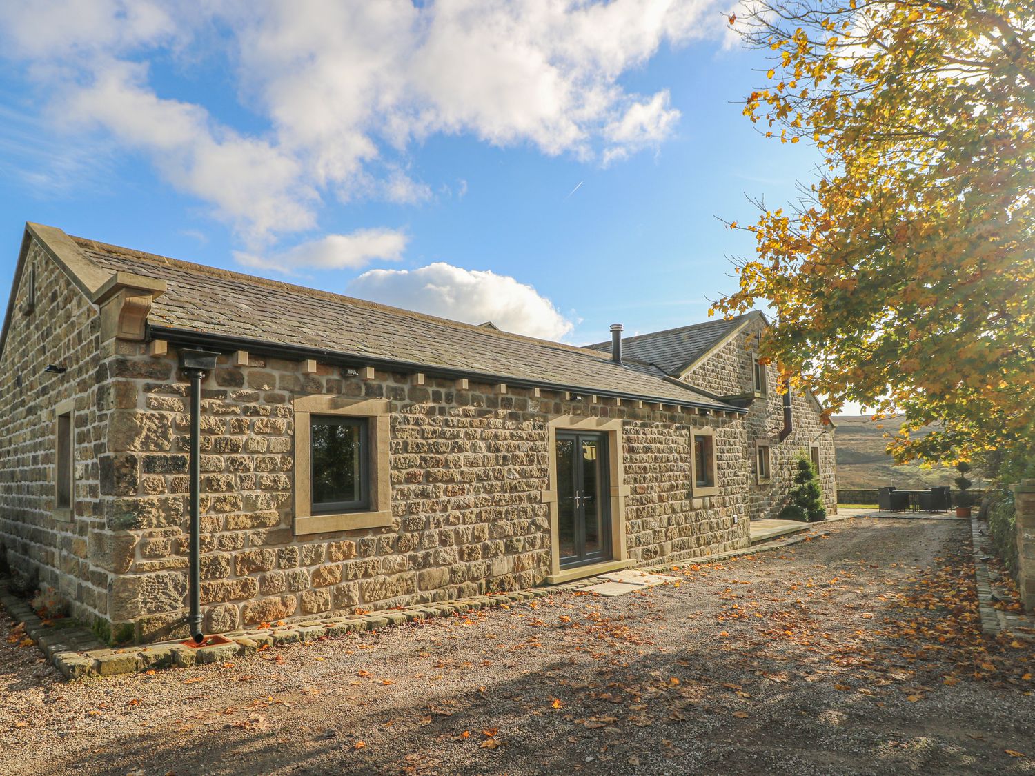 The Old Shippon Mews Cowling ( Ref 1017549 ) Holiday Cottage in Cowling near Skipton sleeps 4 People - Holiday Accommodation near Yorkshire Dales