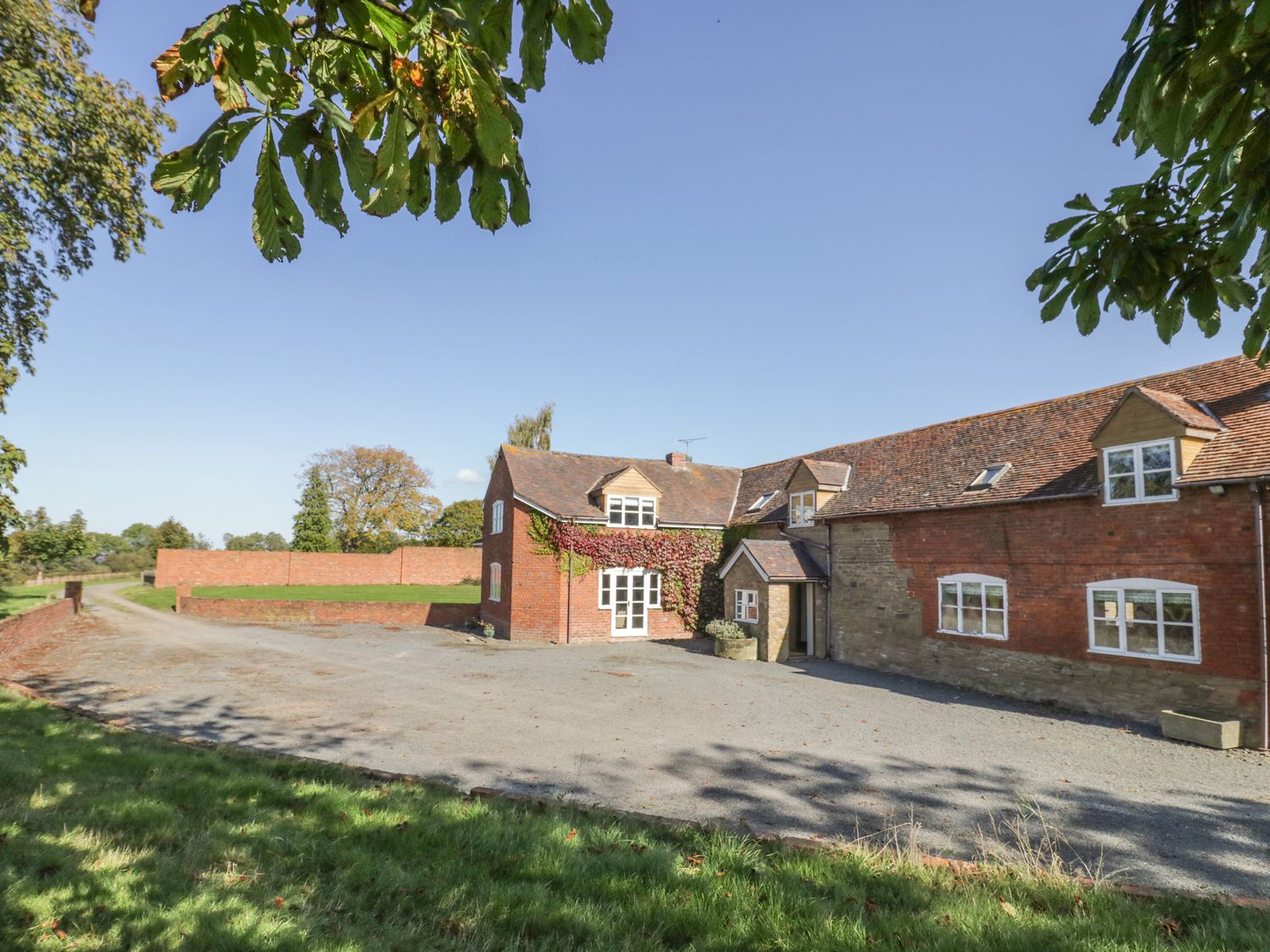 The Chestnuts Tenbury Wells Hill Top Self Catering Holiday Cottage