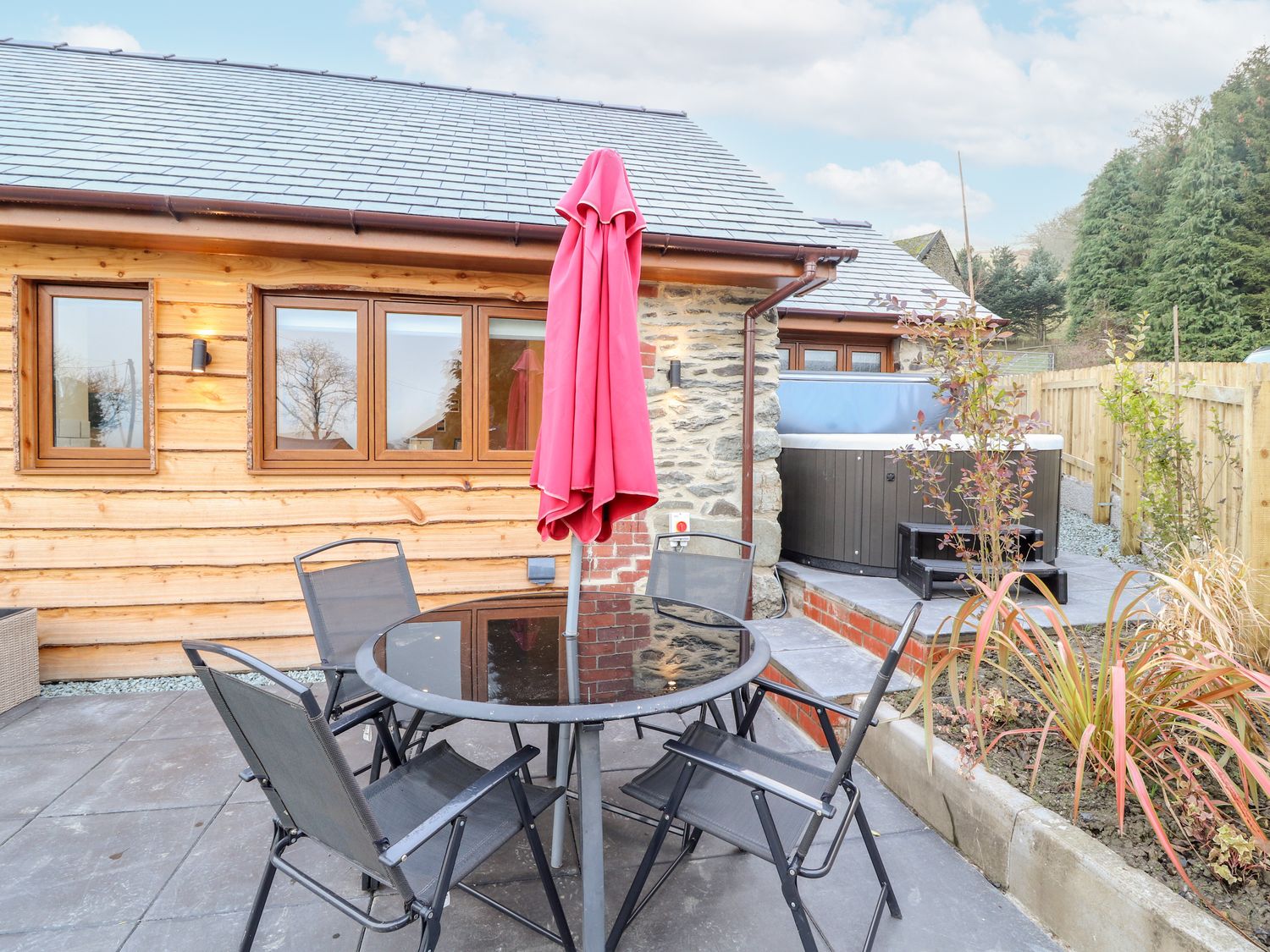 Cut Moch, Plas Moelfre Hall Barns, Llanrhaeadr-Ym-Mochnant