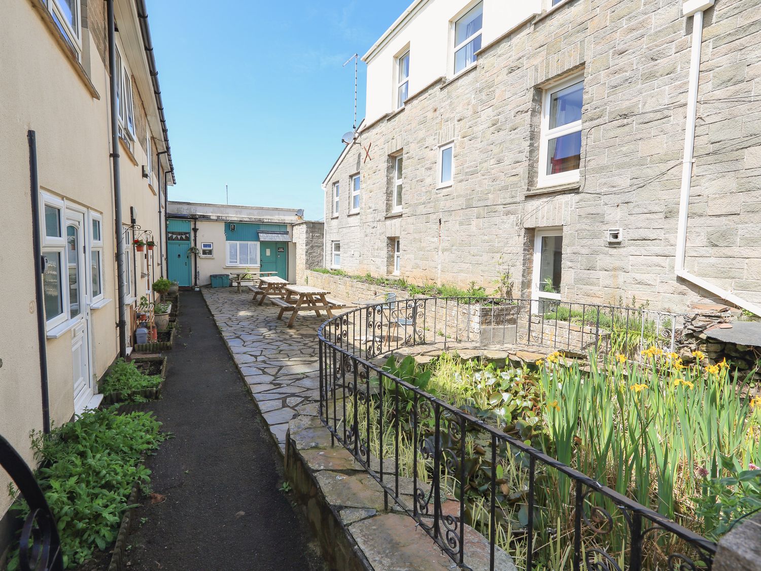 4 Thornlea Mews, Hope Cove