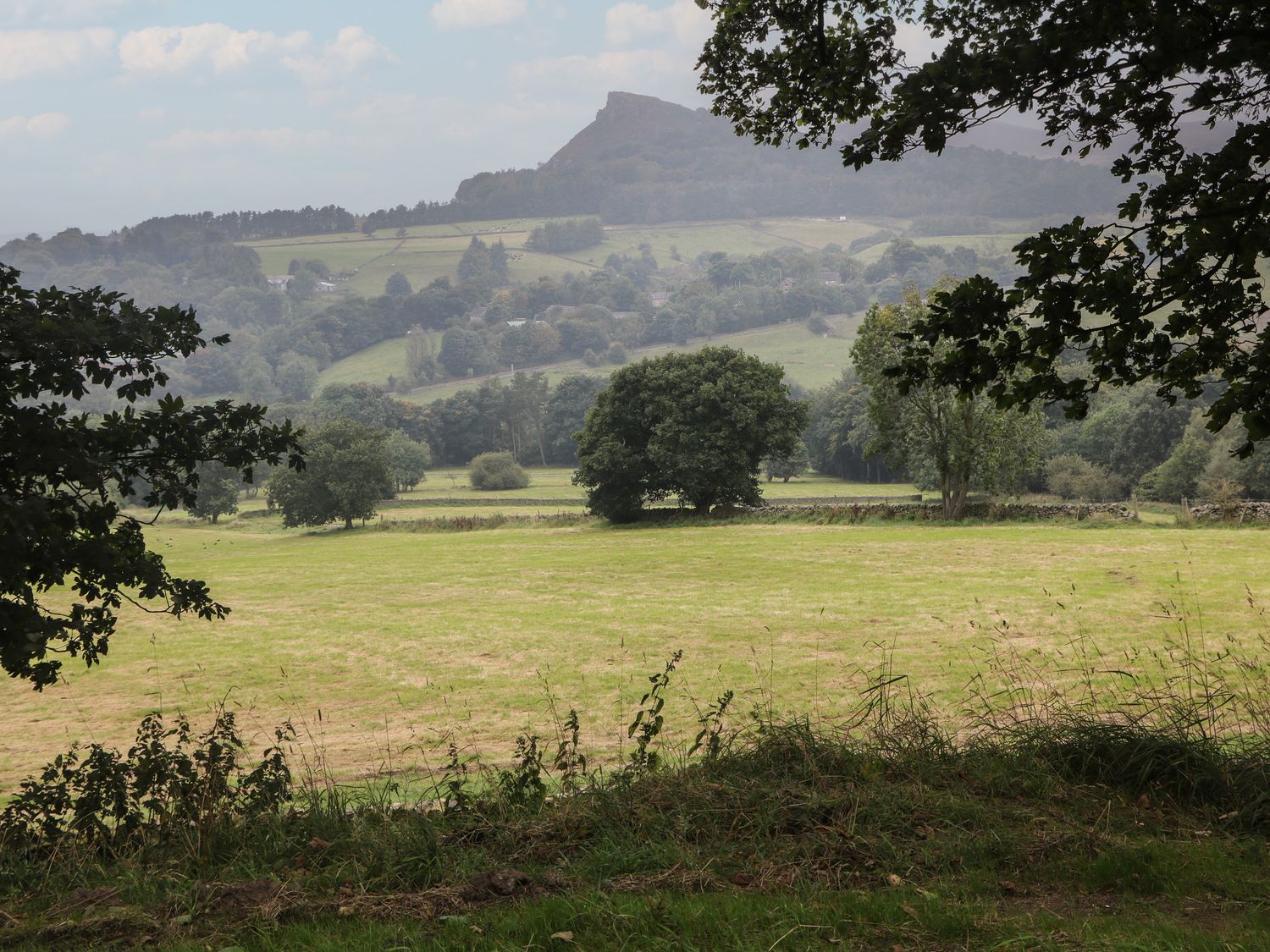 Stoney Cliffe Farm is near Leek, Derbyshire. Hot tub. Countryside views. Off-road parking. 3 bedroom