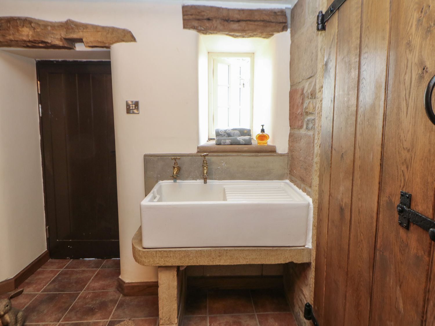 Stoney Cliffe Farm is near Leek, Derbyshire. Hot tub. Countryside views. Off-road parking. 3 bedroom