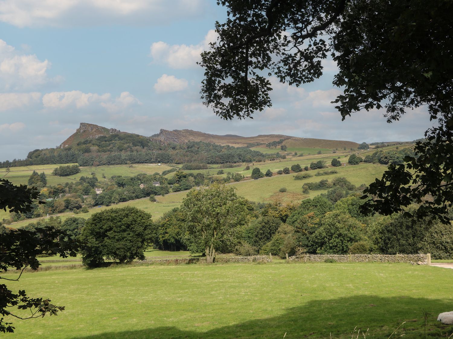 Stoney Cliffe Farm is near Leek, Derbyshire. Hot tub. Countryside views. Off-road parking. 3 bedroom