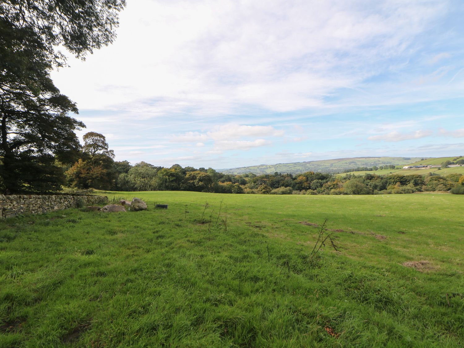 Stoney Cliffe Farm is near Leek, Derbyshire. Hot tub. Countryside views. Off-road parking. 3 bedroom