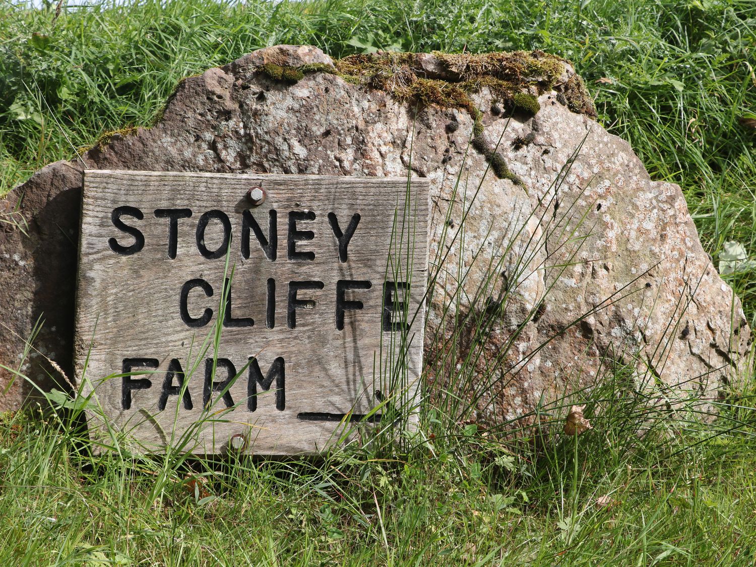 Stoney Cliffe Farm is near Leek, Derbyshire. Hot tub. Countryside views. Off-road parking. 3 bedroom