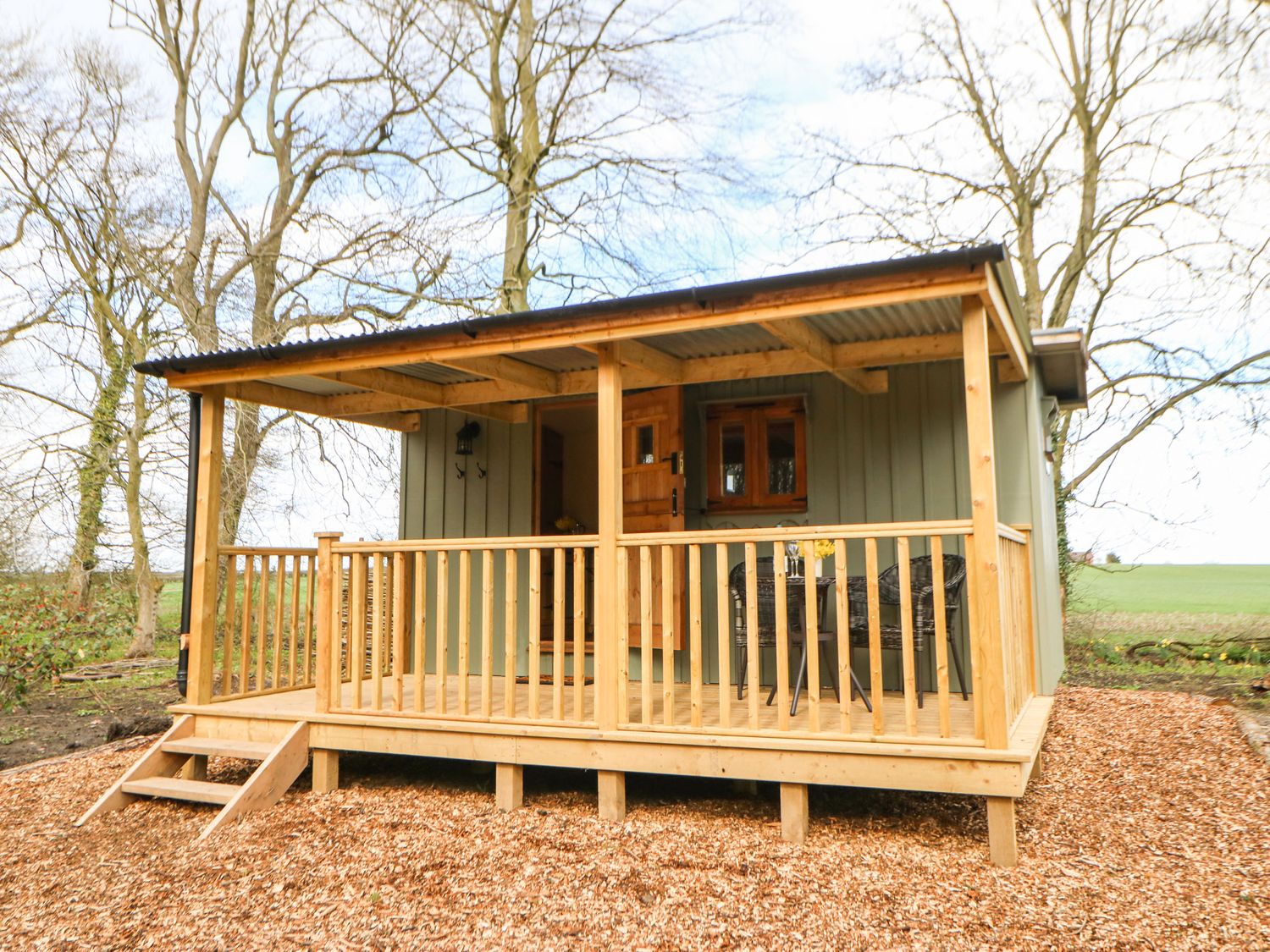 Bracken Fern - Aldbrough St John, North Yorkshire. Off-road parking. Private garden. On working farm