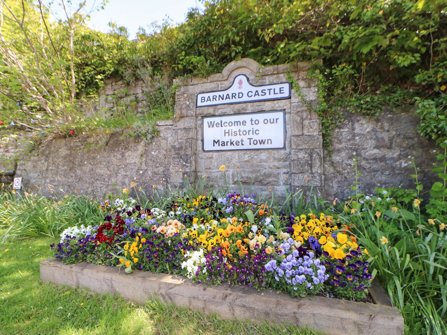 Bracken Fern - Aldbrough St John, North Yorkshire. Off-road parking. Private garden. On working farm