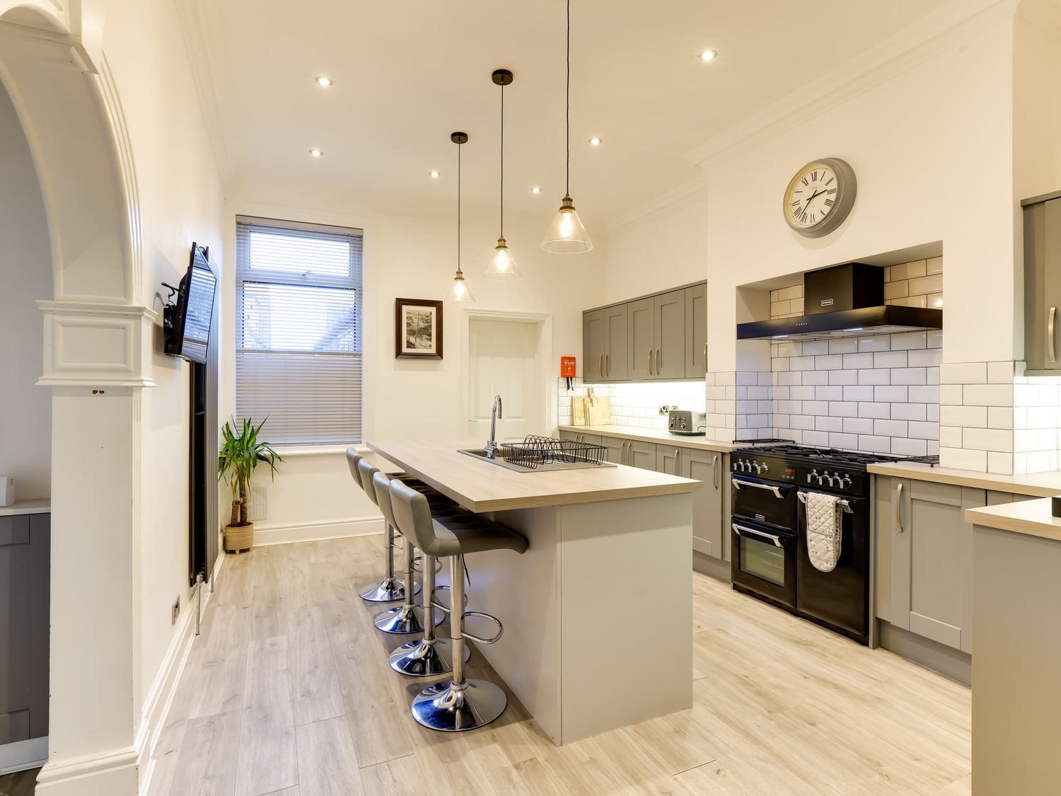 Royal Victoria House in Scarborough ( Ref 1024366 ) Holiday home in Scarborough for 15 guests