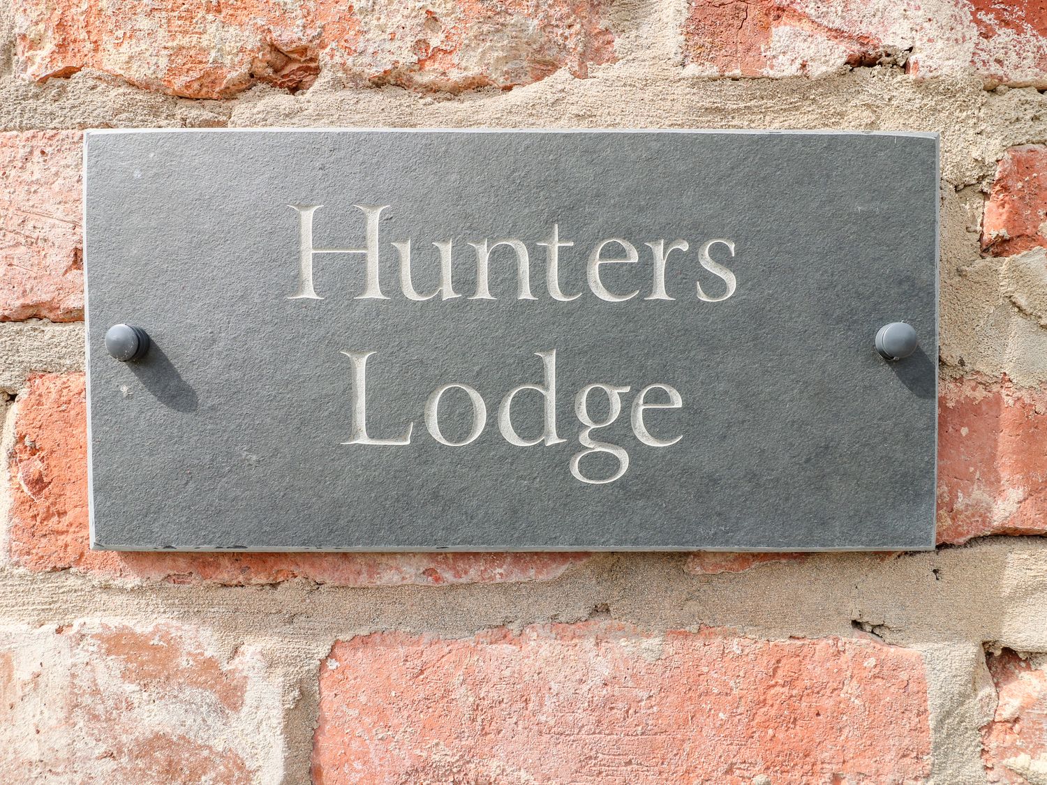 Hunters Lodge, Belper, Derbyshire, Peak District, Open-plan, Mezzanine, Hot tub, Barbecue, Smart TV.