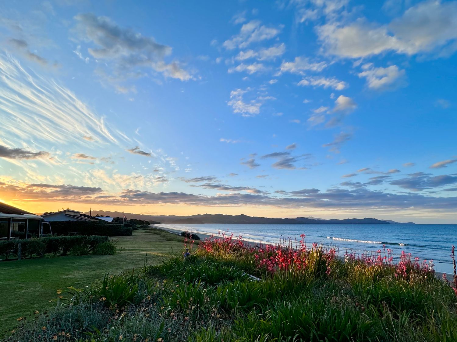 Matarangi Beachfront - Matarangi Holiday Home                     photo 2