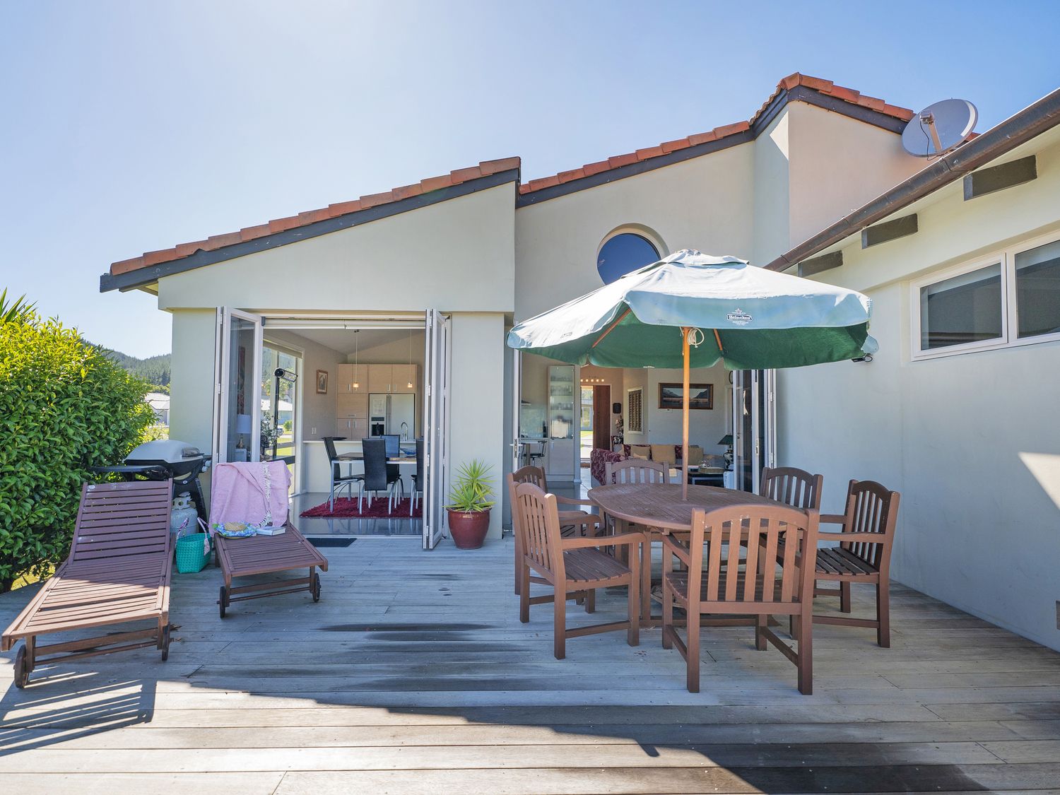 Mistry Hideout  - Lakes Resort Pauanui Home                     photo 2