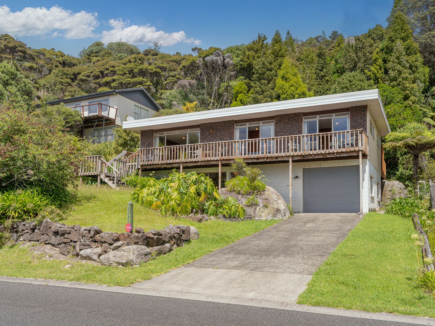 The Retreat - Front Beach Bach -  - 1028329 - photo 1