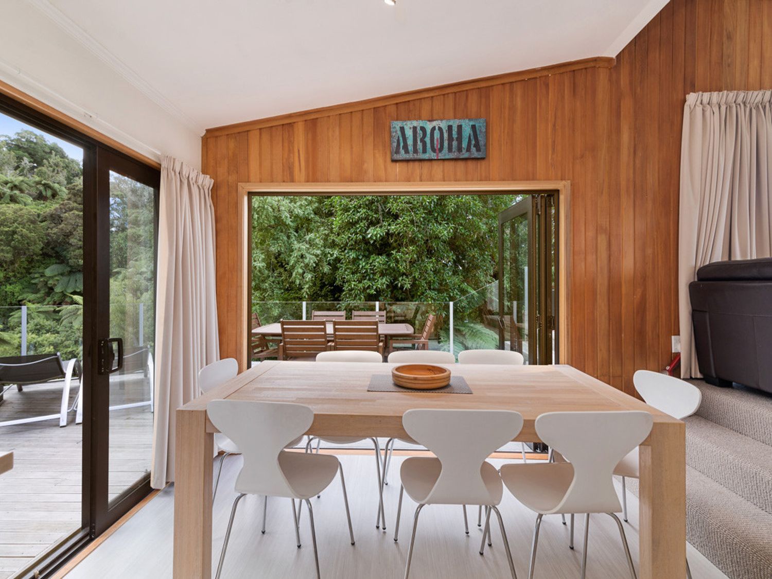 Pukawa Haven - Pukawa Bay Holiday Home                     photo 2