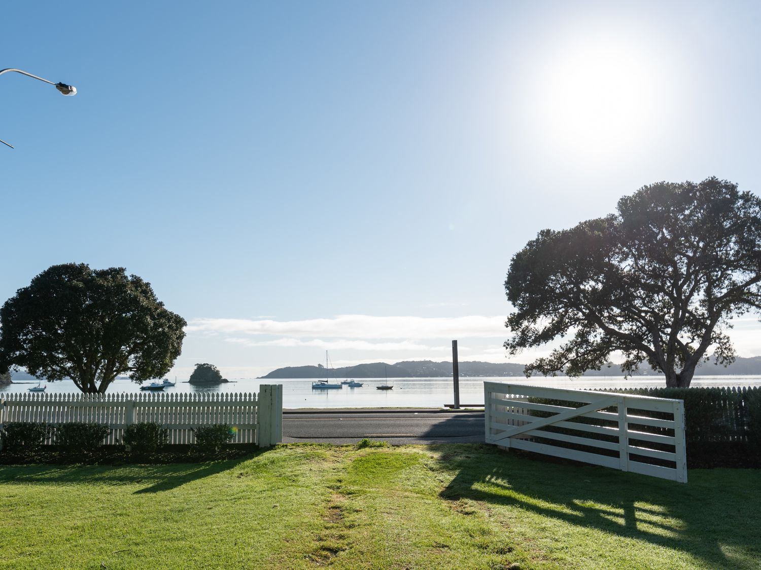 Wairangi Beach Cottage - Paihia Beach House                     photo 2