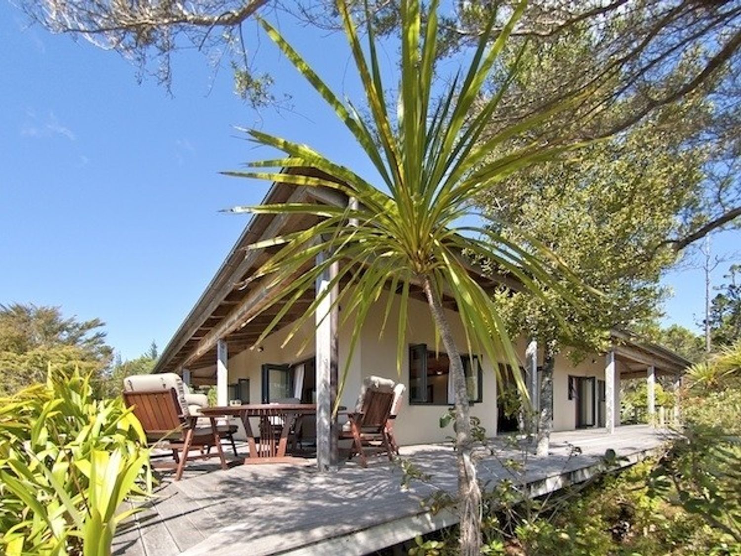 Treetop Oasis - Tairua Executive Holiday Home                     photo 2