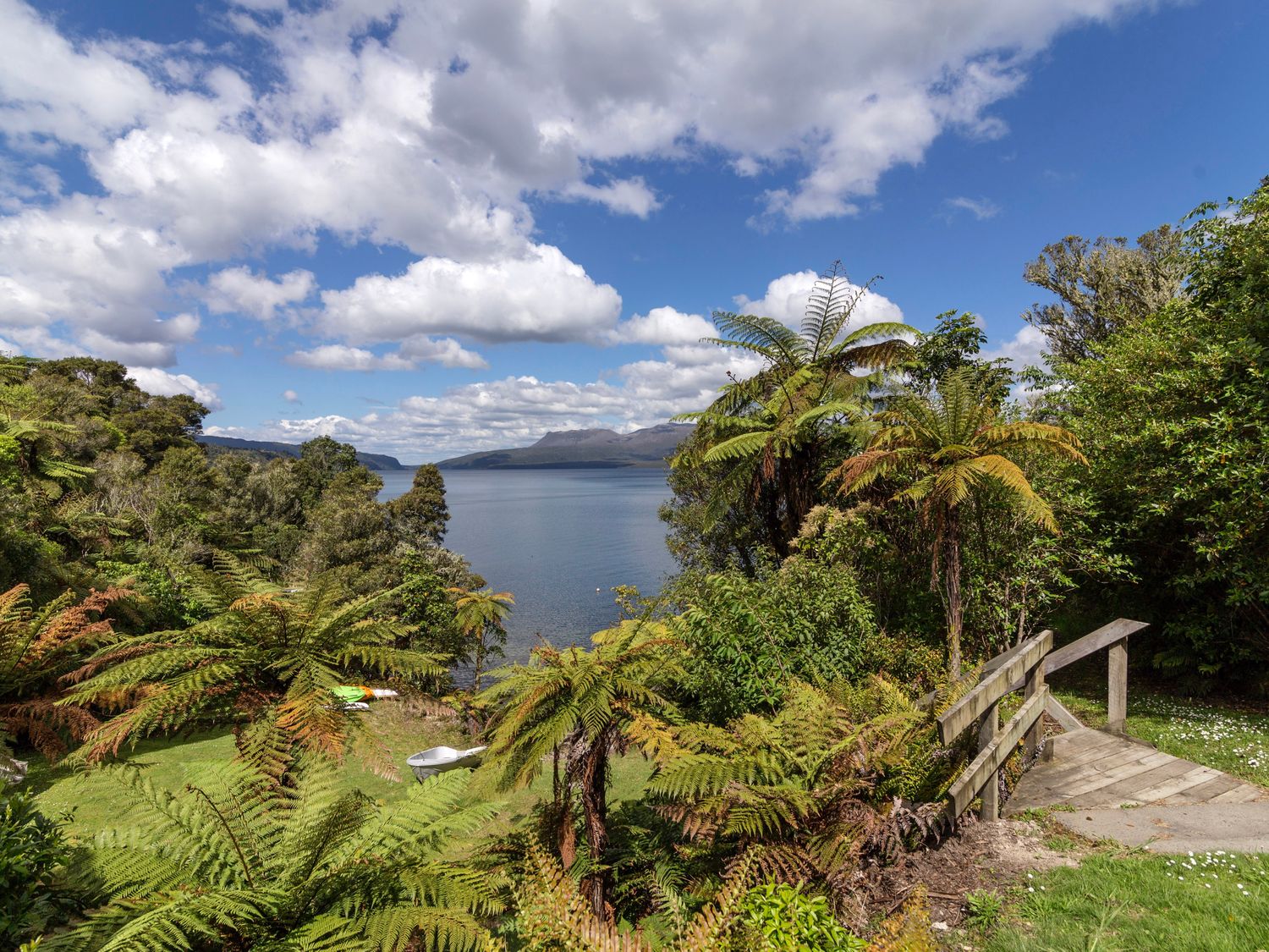 Te Miro Cottage - Lake Tarawera Cottage                     photo 2