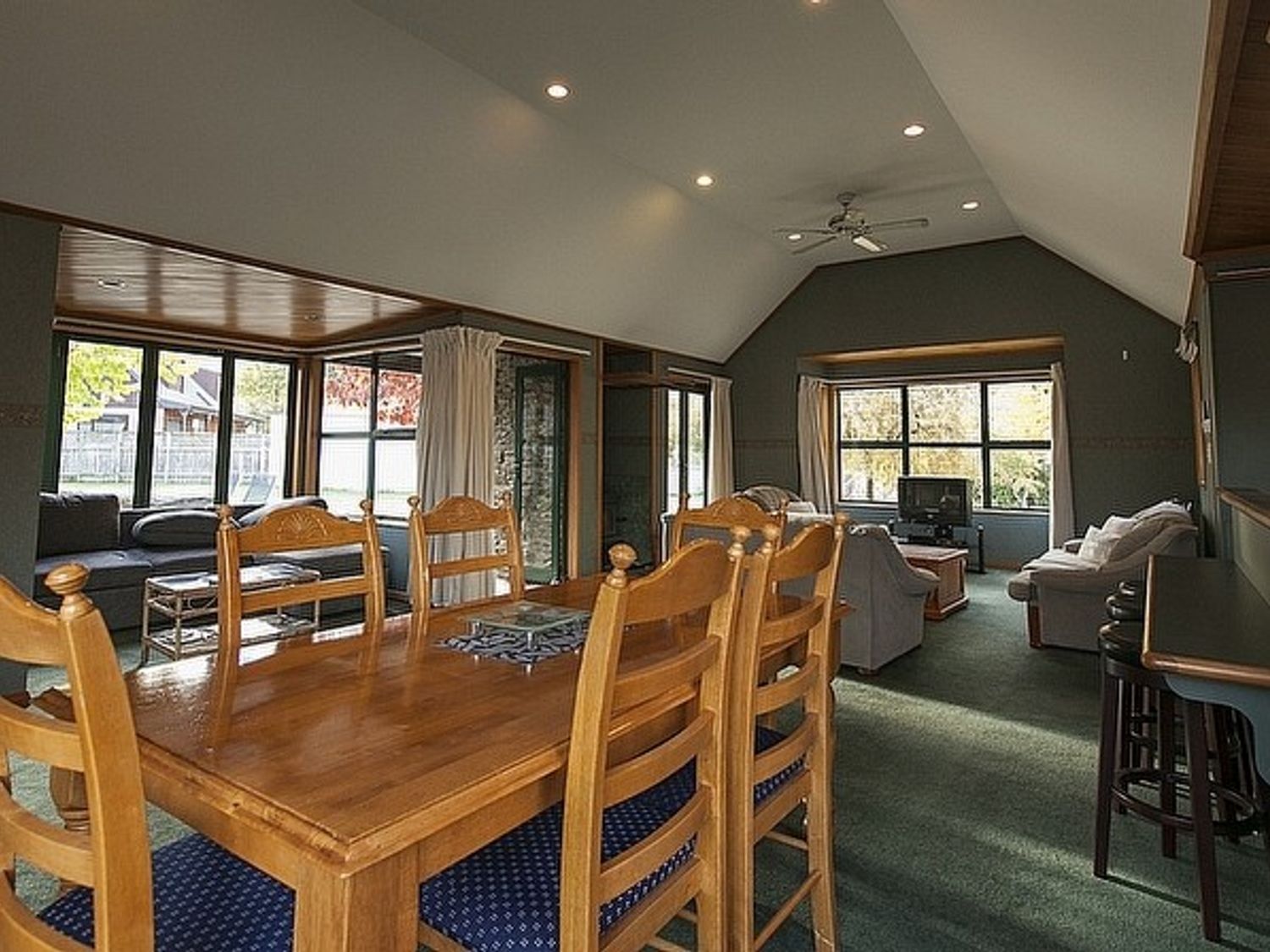 Tranquil Tipperary - Arrowtown Holiday Home                     photo 2