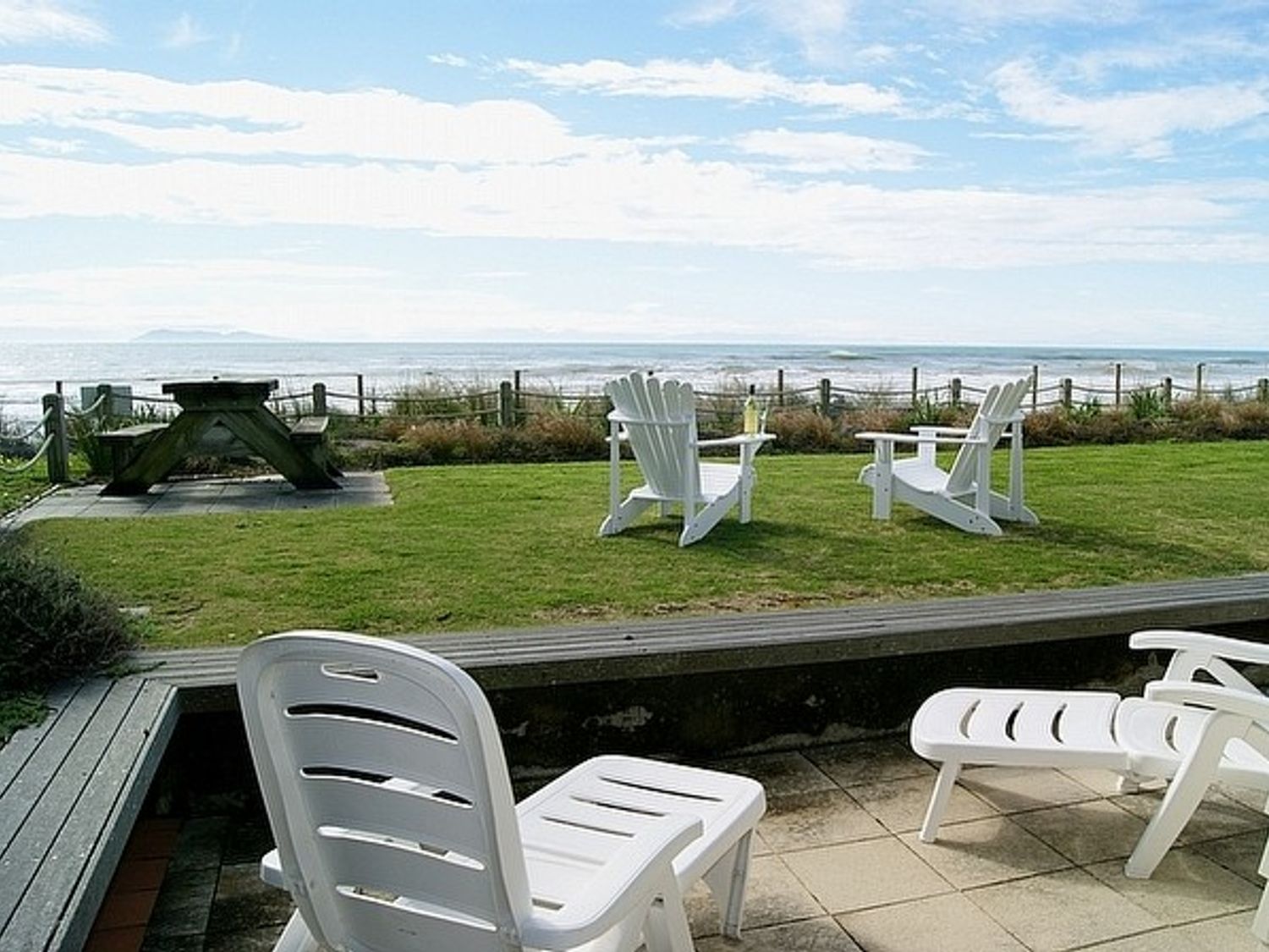 Beach Galore - Waihi Beach Holiday Home                     photo 2