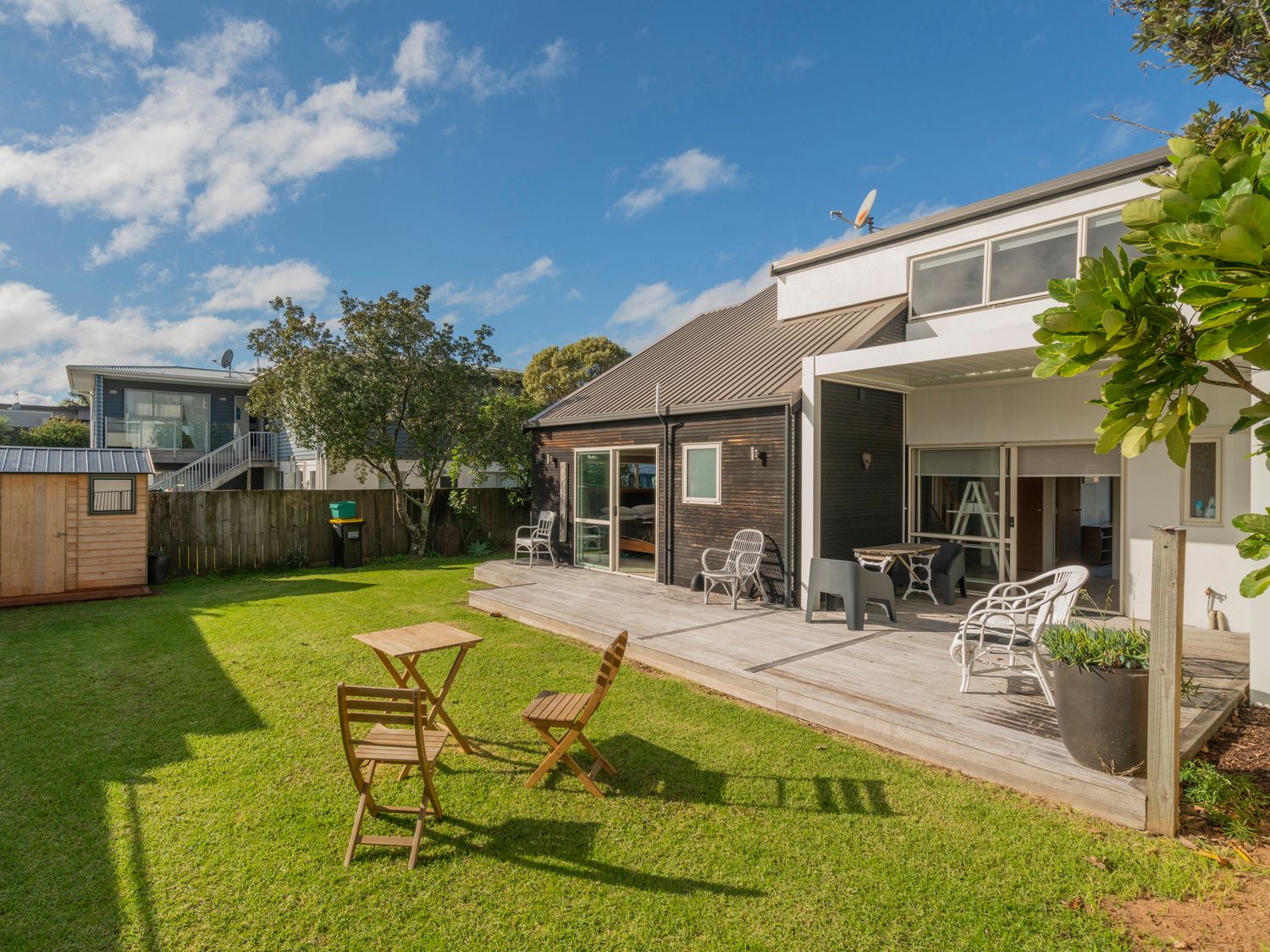 By The Beach - Whangamata Holiday Home                     photo 2