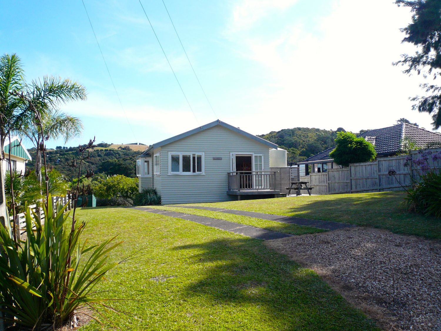 Ridge Cottage - Oneroa Holiday Home                     photo 2