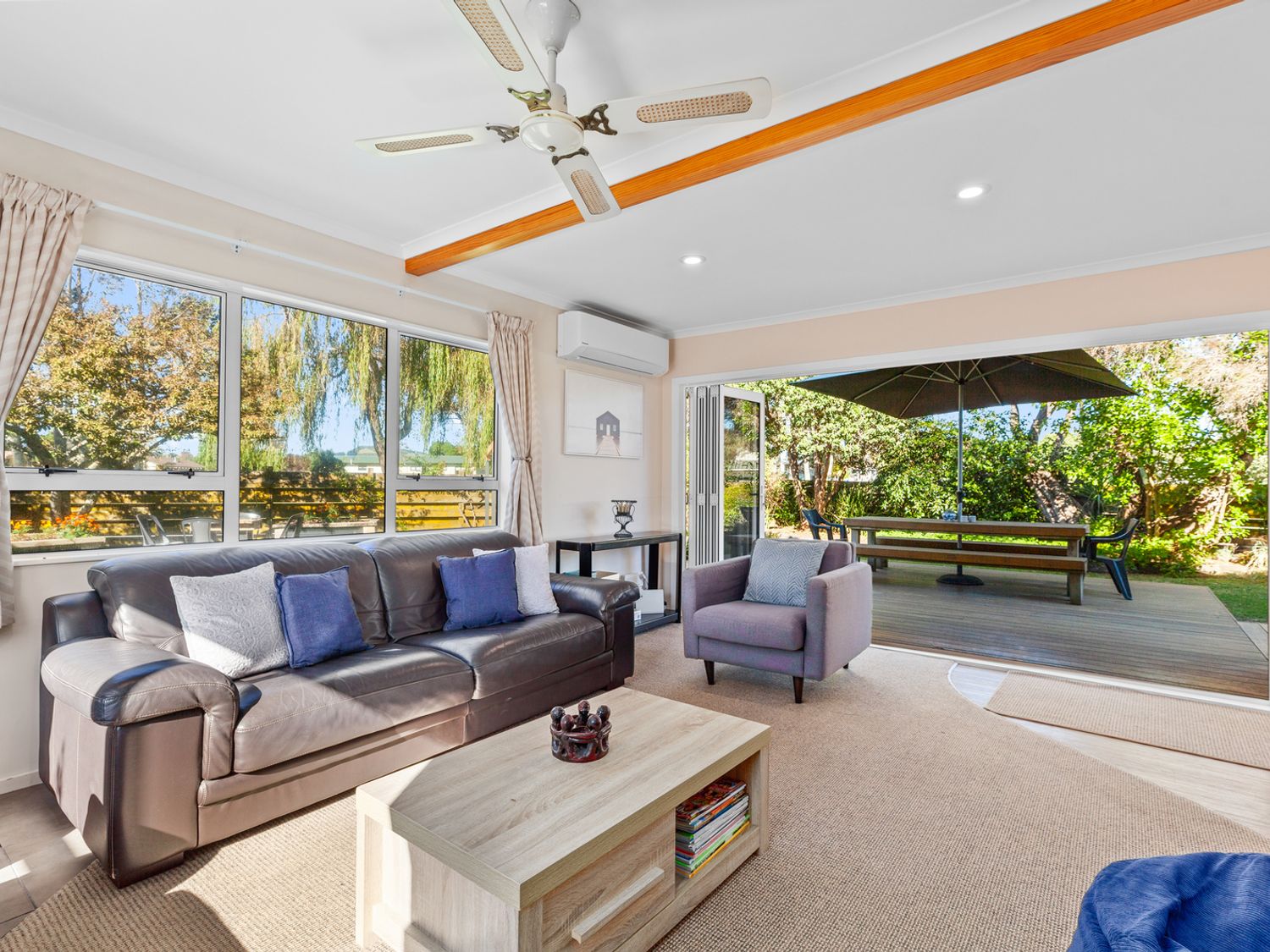 Sandy Feet - Papamoa Beach Holiday Home                     photo 2