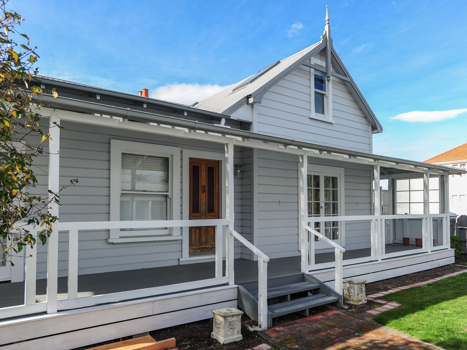 Puriri Downtown Villa - Napier Holiday Home                     photo 2