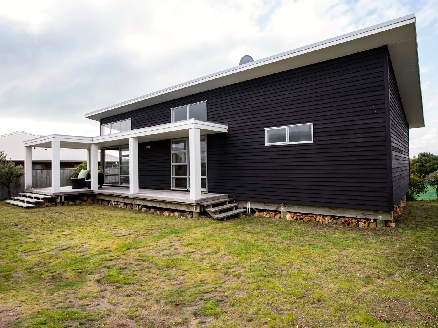 Waikanae Retreat - Waikanae Beach Holiday Home                     photo 2