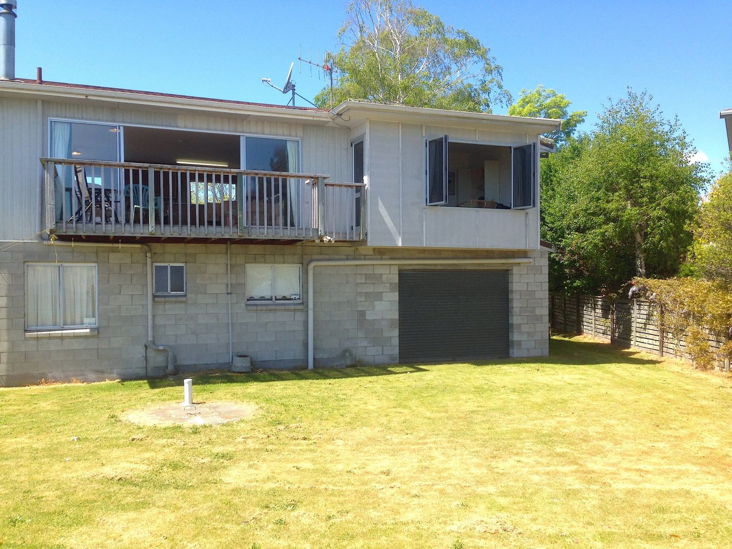 Relax Lakeside - Five Mile Bay Holiday Home                     photo 2