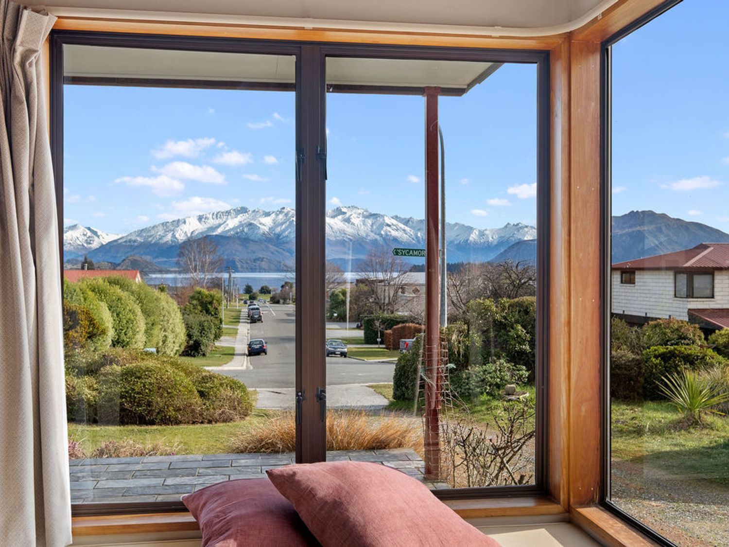 Sycamore Place - Wanaka Holiday Home                     photo 2