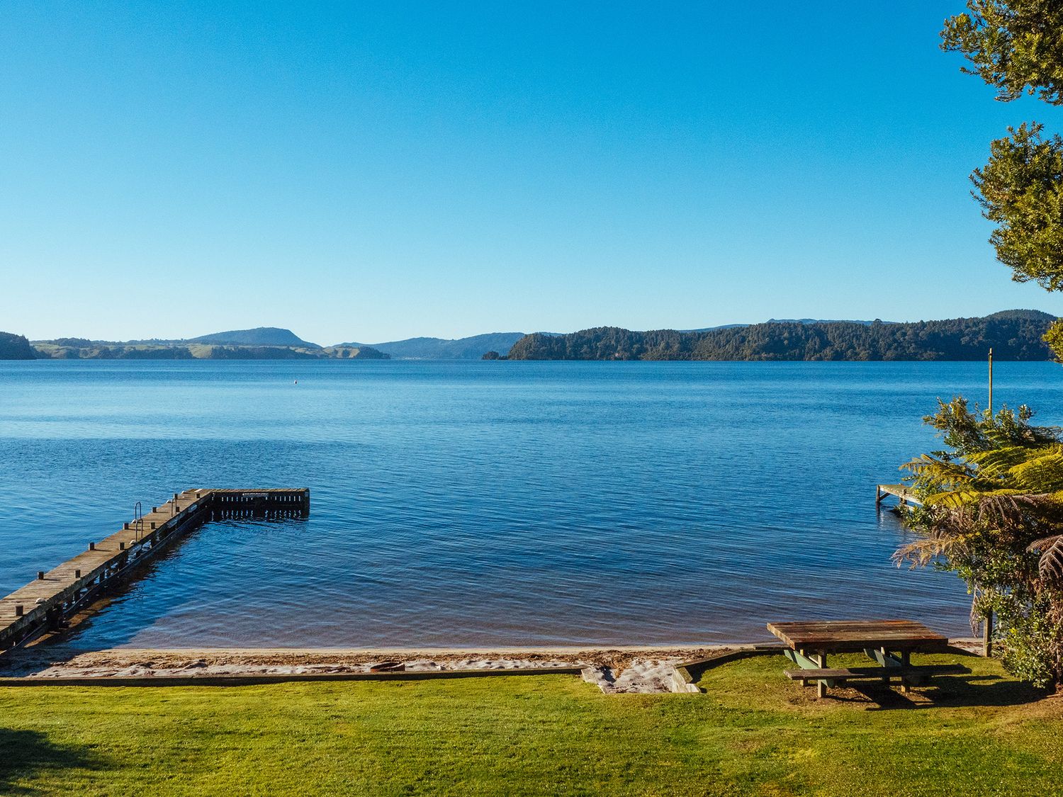 Onepoto Bay Lakehouse - Lake Rotoiti Holiday Home                     photo 28