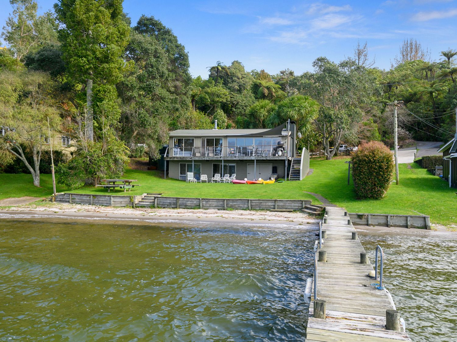 Onepoto Bay Lakehouse - Lake Rotoiti Holiday Home                     photo 2