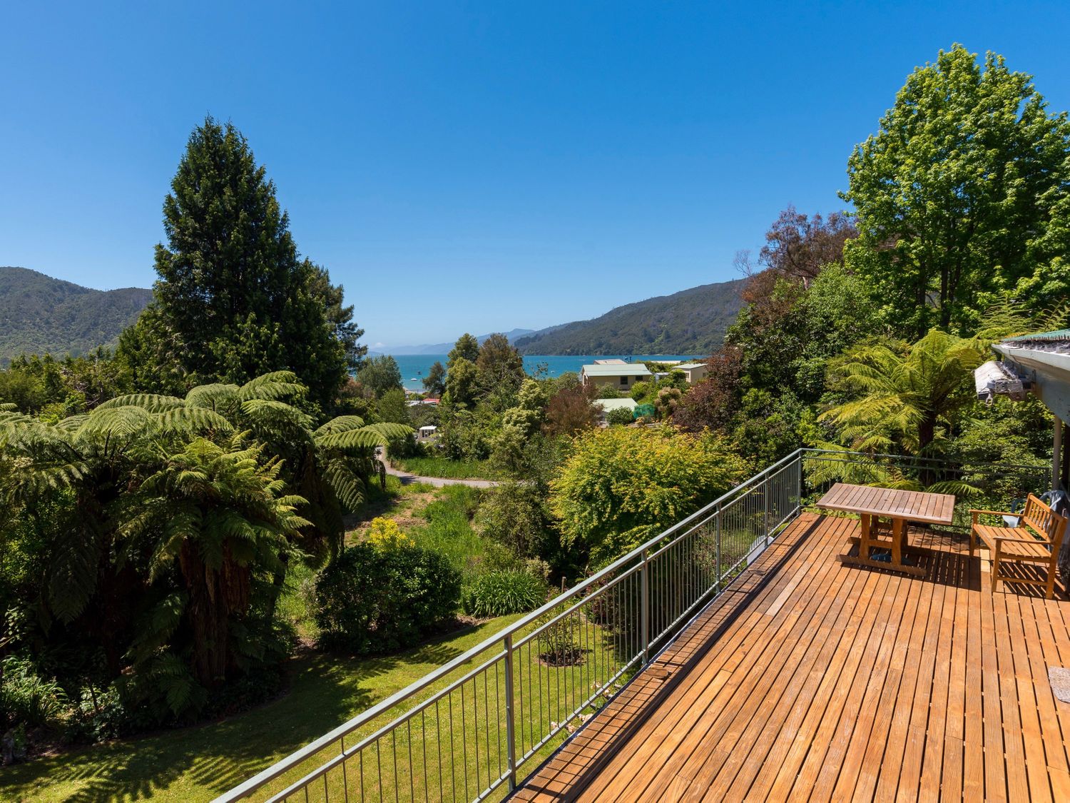 Serene Sounds - Anakiwa Holiday Home                     photo 2