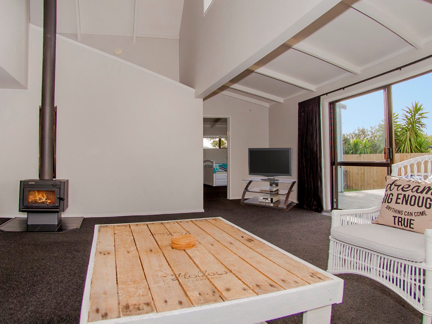 Beach Central - Whangamata Holiday Home                     photo 2