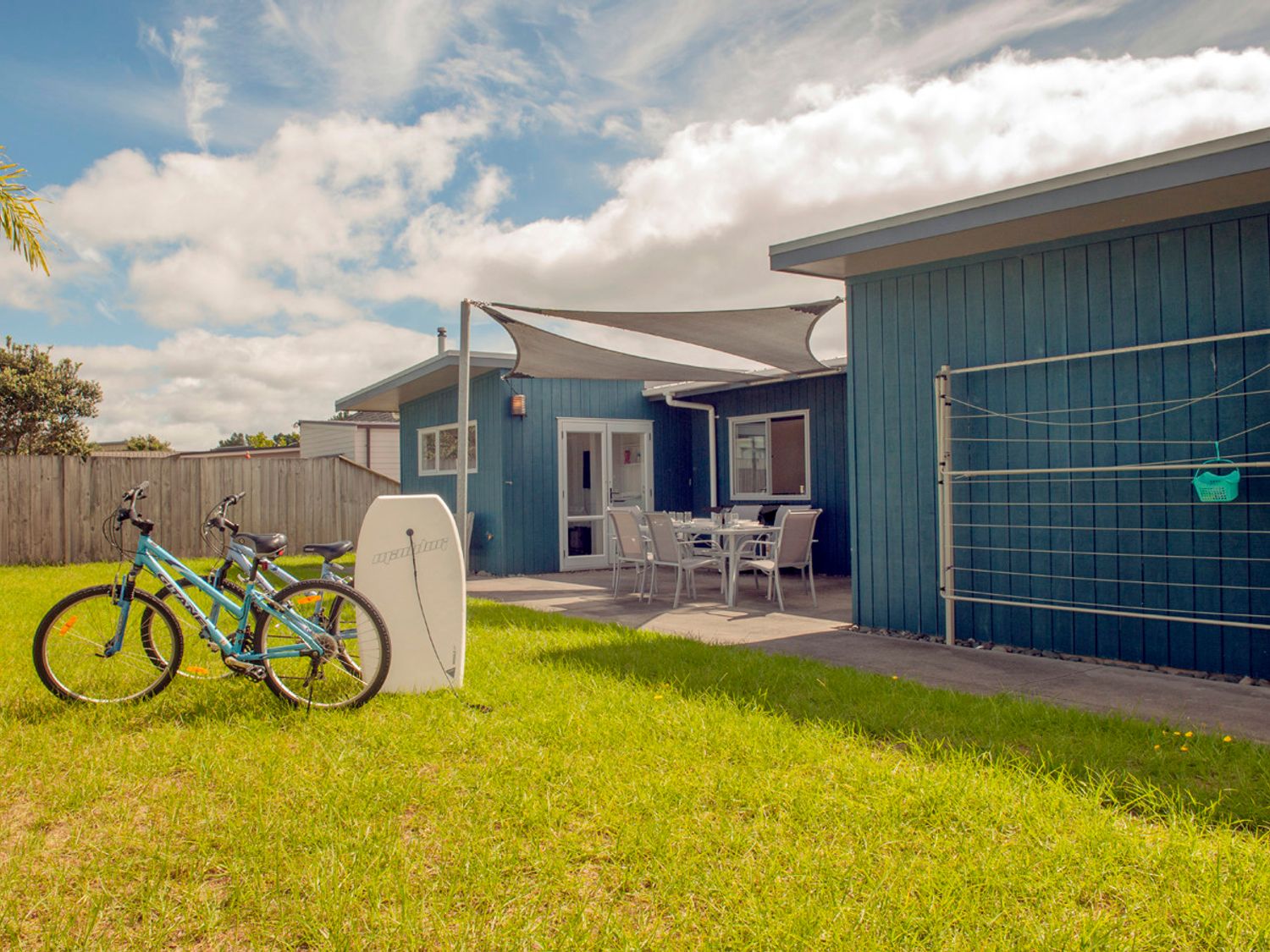 Sands Beach House - Matarangi Holiday Home                     photo 2