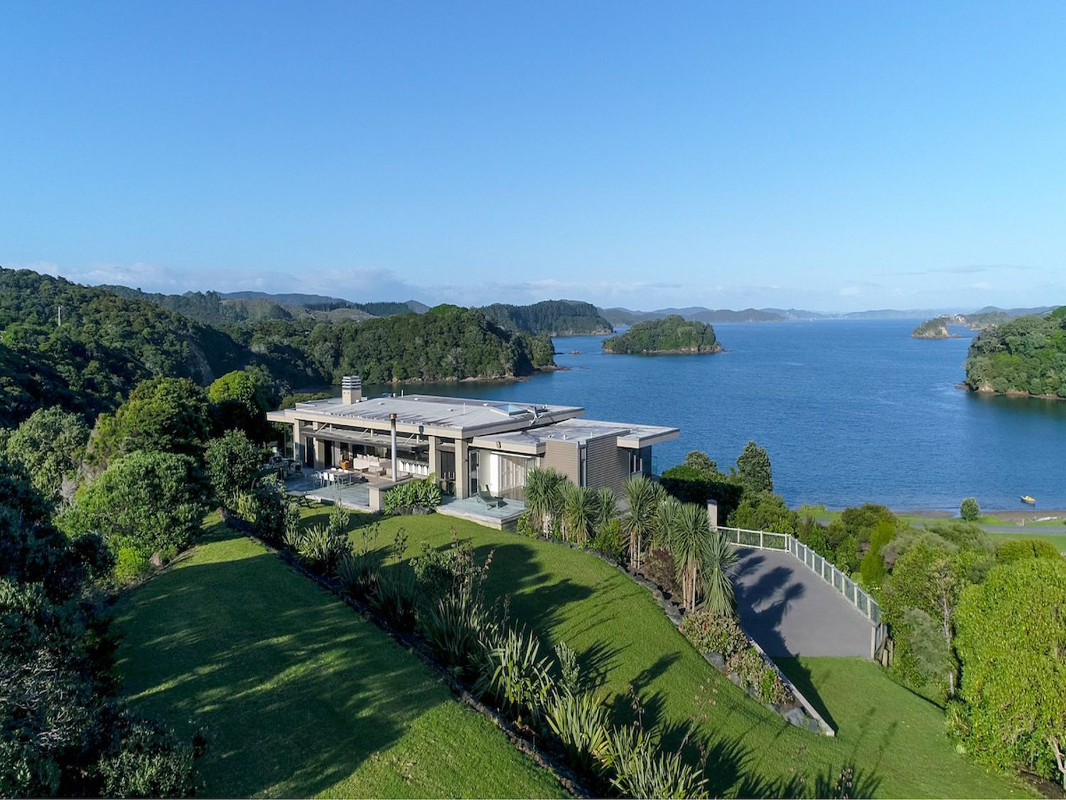 Oke Beach House - Rawhiti Luxury                     photo 2