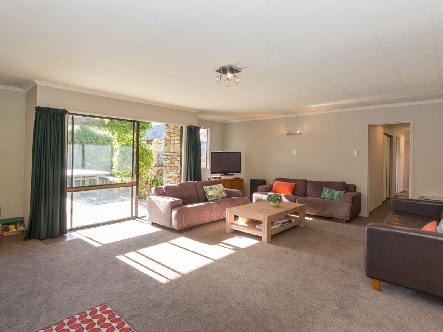 Kowhai Cottage - Wanaka Holiday Home                     photo 2