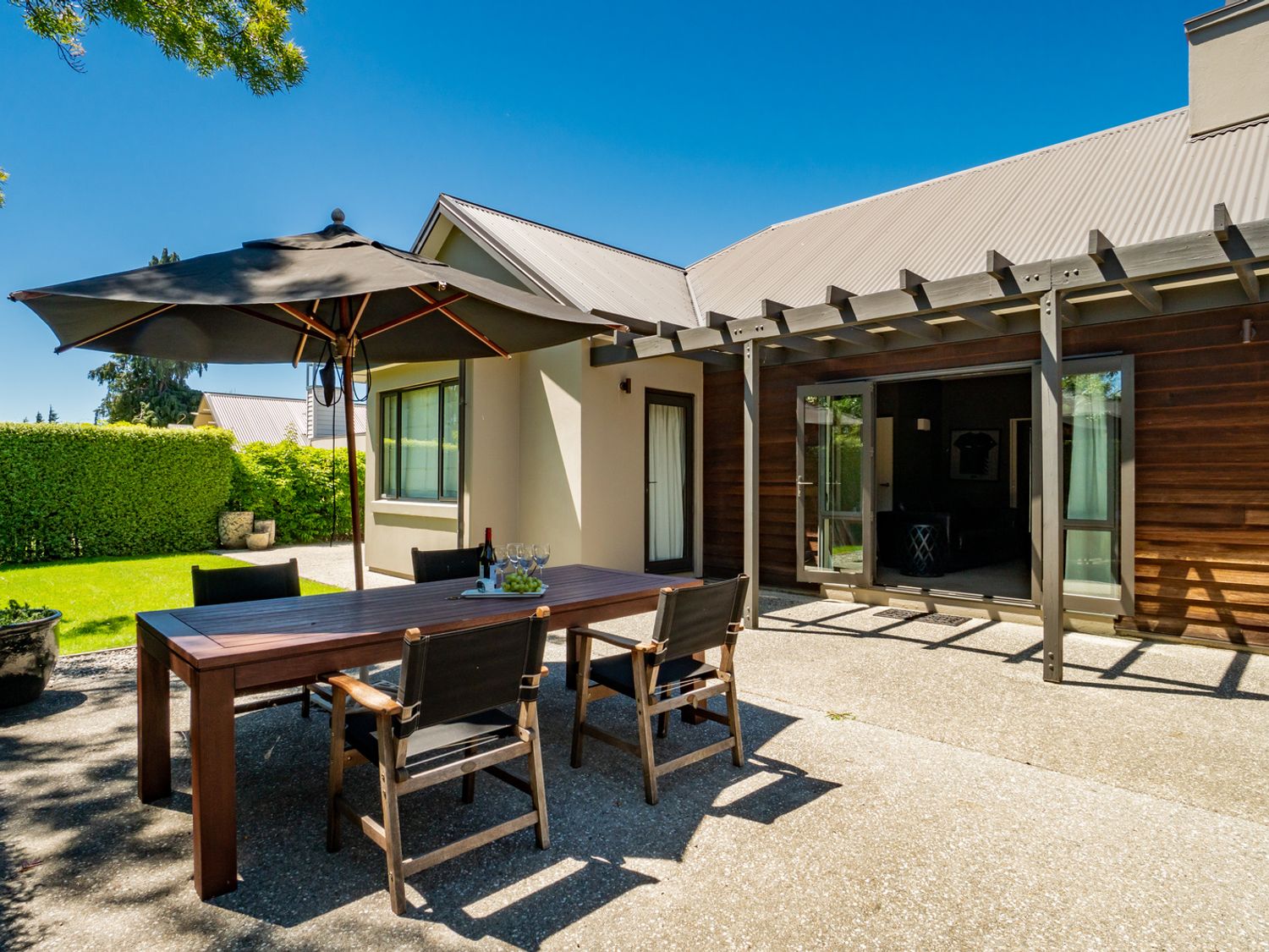 Modern Lake Haven - Wanaka Holiday Home                     photo 24