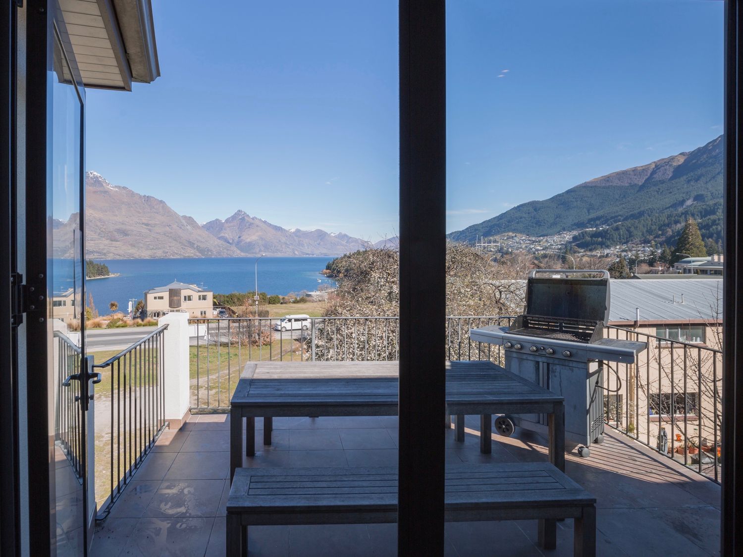 Lake and Mountain Ridge - Queenstown Apartment (Unit A) -  - 1031584 - photo 1