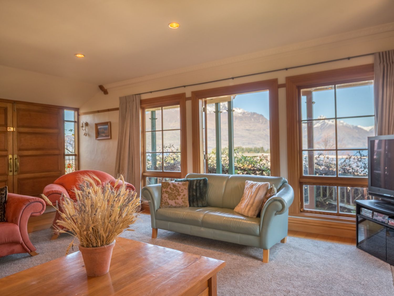 McAlister House - Queenstown Holiday Home                     photo 2